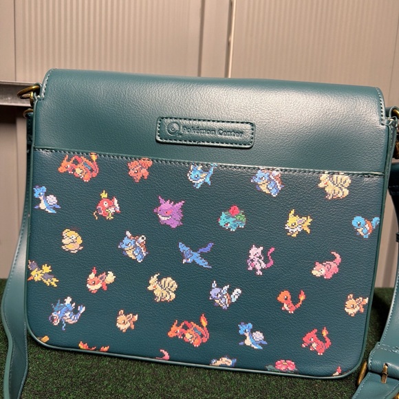 Pokemon Center Pokémon Pixel Pin Collector Shoulder Bag - Picture 2 of 11